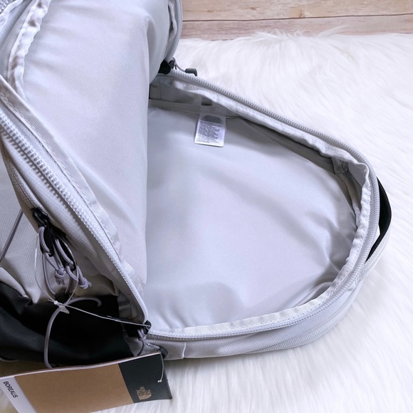 The North Face Women’s Borealis 27 Liter Backpack - Picture 8 of 10